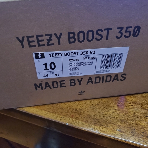 Yeezy 350 v2 sand taupe